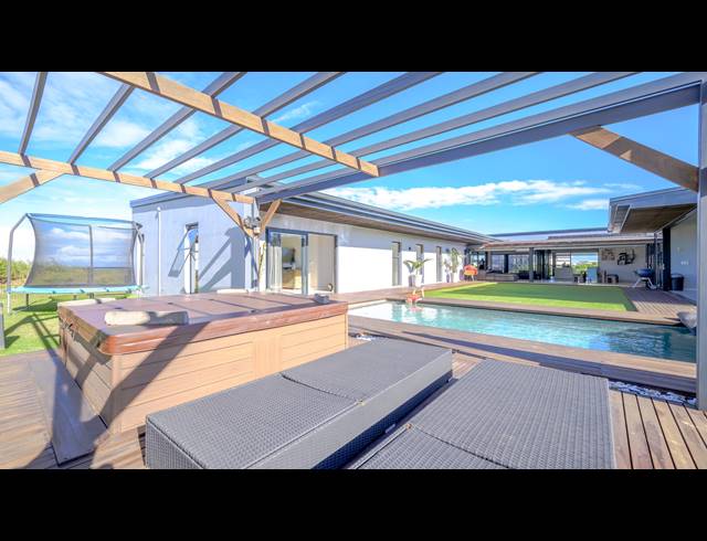 5 BEDROOM HOUSE FOR SALE IN ZULULAMI LUXURY COASTAL ESTATE